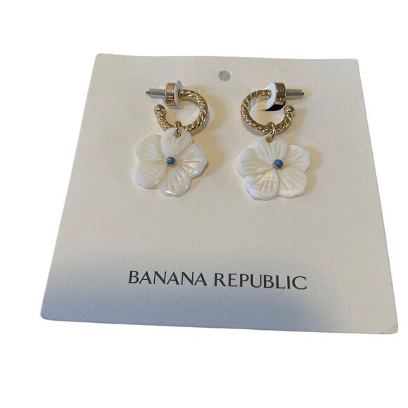 Banana Republic Small Flower Shell Drop Earrings. - Picture 6 of 7